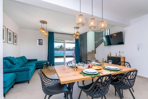 Luxury Vila Klara with heated pool, near Airport&Zadar