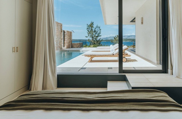Luxury Villa Cliff with Heated Pool