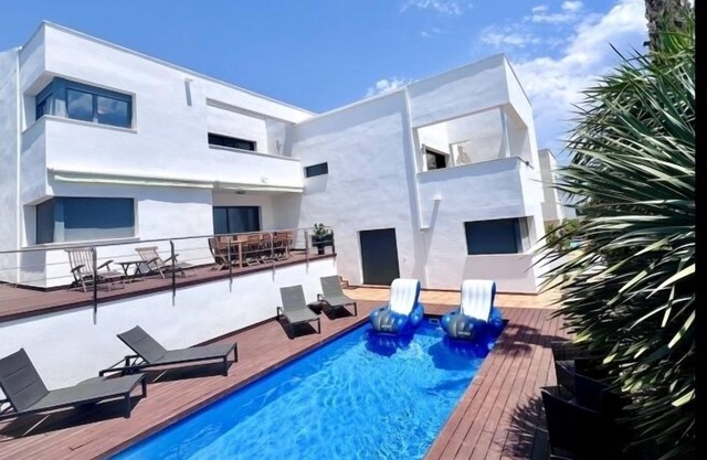Luxury Villa Déjà View 950m from the Beach