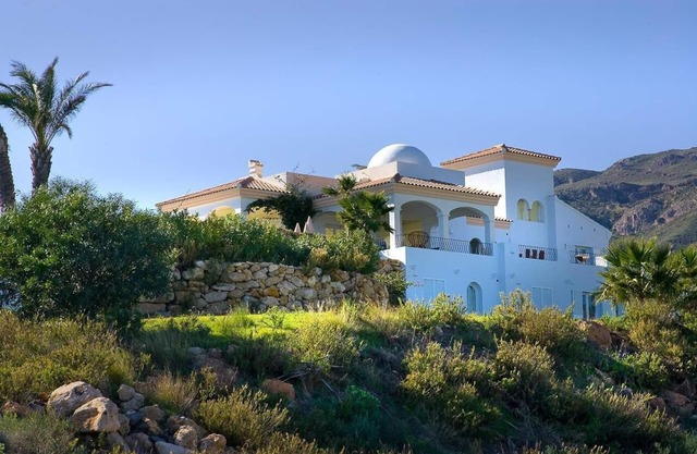 LUXURY VILLA IN SPECTACULAR SITUATION AND PATRONISED BY CELEBRITIES