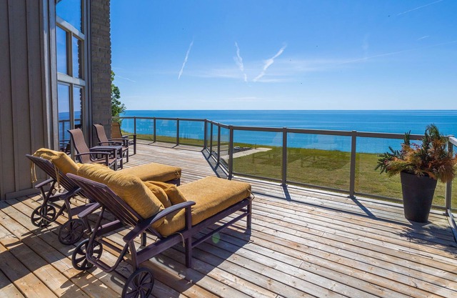 Luxury Villa on Lake Erie