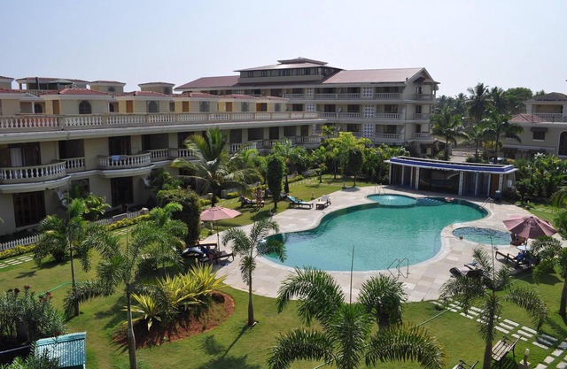 Luxury Villa with Large Swimming Pool, close to beach. Taj Exotica nearby.