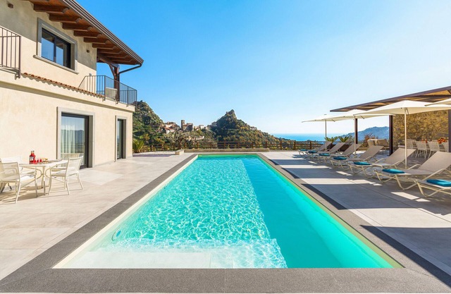 Luxury villa with pool few km away from Taormina