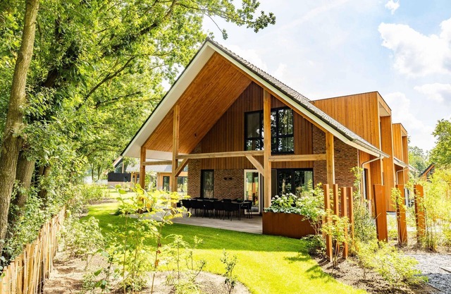 Luxury villa with private pool, sauna and 5 en-suites – a true wellness escape for 8.