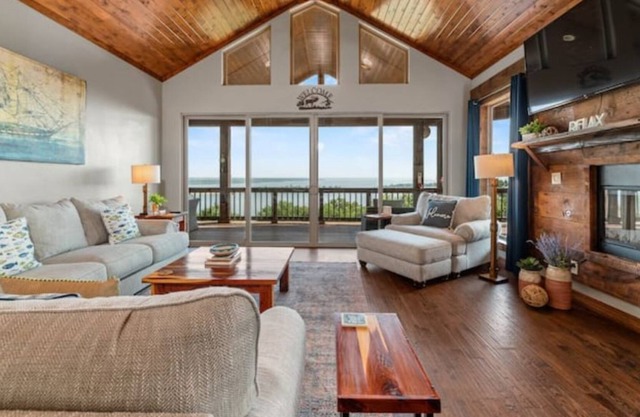 Luxury Waterfront Lakehouse on Texoma!