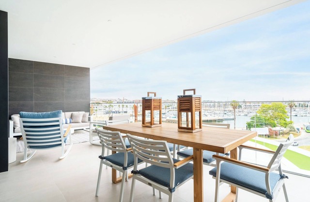 Luxury with Marina View (JL5-4A)