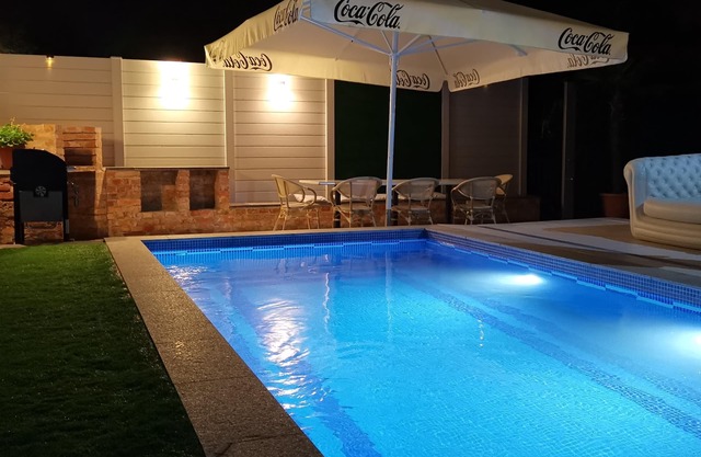 Luxus Guesthouse with Pool,Klima Center of the City