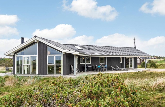 "Luzia" - 1.2km from the sea by Interhome