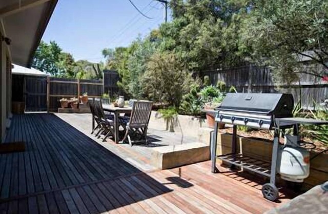 LYTTON in the heart of old Lonnie