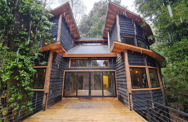 Mágica Casa Enclavada en el Corazón del Bosque