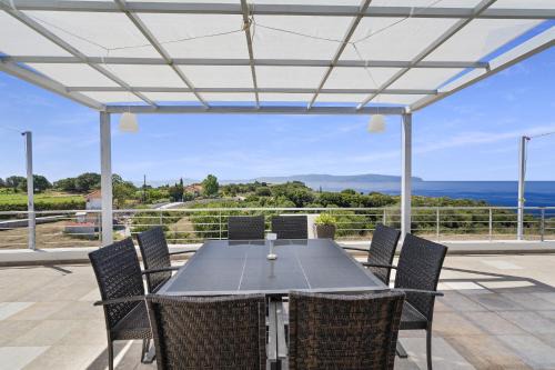 M and T Seaview main villa