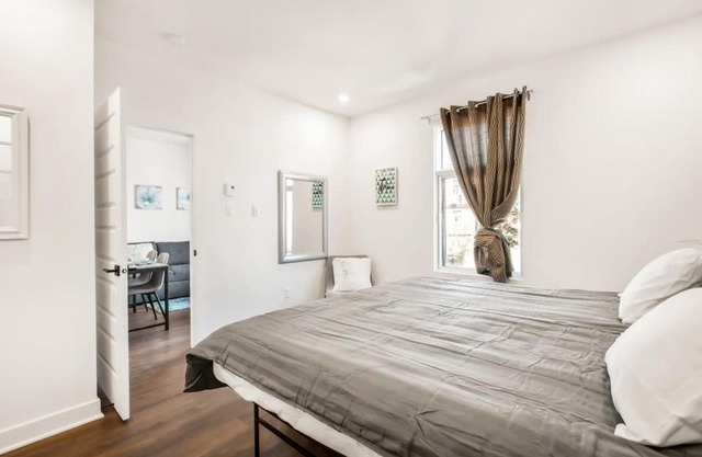 M11Upscale 1BR Sofabed in heart PlateauMile-end
