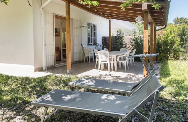 M359 - Marcelli, Three-room apartment with large garden 100 meters from the sea