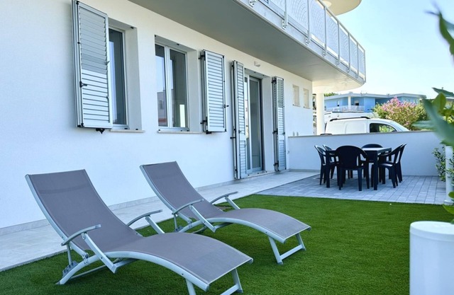 M411 - Marcelli, new three-room apartment with private courtyard