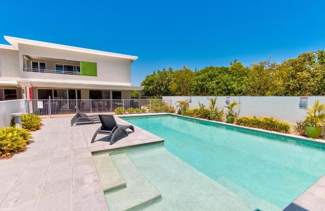 Mackay Oceanside Central Hotel Official