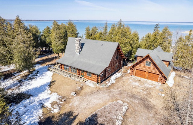 Mackinac Vista: Fall Weekends with Family, Pets & Views That Wow!