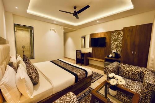 Maclo Classic Luxury Resort- #Lavish & Luxury Rooms #Big Parking # Lift # All Balcony Rooms # Prime Location # Top Selling # Property In Mcleodganj