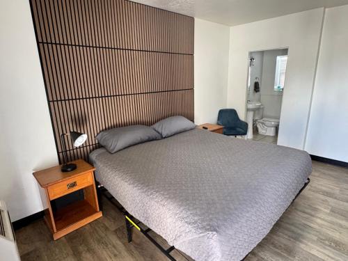 Mac’s Motel