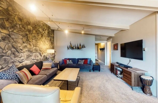 Magestic Views of Lake Dillon & Amphitheater- on path, hot tub, pool