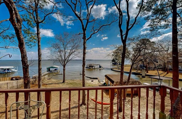 Magical Castle Retreat with lake access, private boat launch, sleeps up to 18!