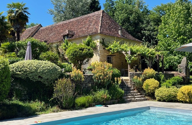 Magnificent 17th-century Périgord farmhouse for 14 people