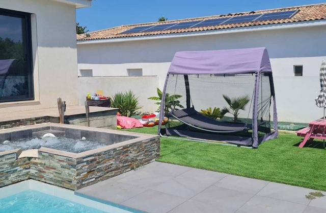 Magnificent villa with heated pool and jacuzzi