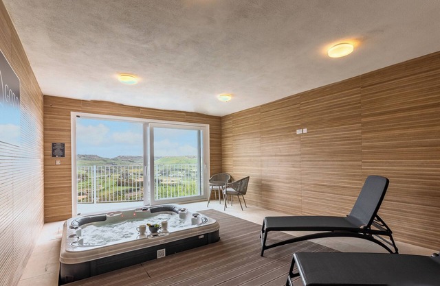 Magnifica Gozitan Villa Pool And Jacuzzi, Xagħra Gozo, Malta