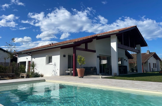 Magnificent Basque house with heated pool overlooking nature