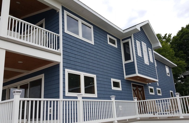 Magnificent 6-bedroom cottage on the water with spectacular views of the water