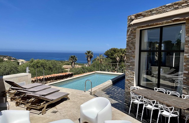 Magnificent architect-designed villa - Heated pool - Panoramic sea view