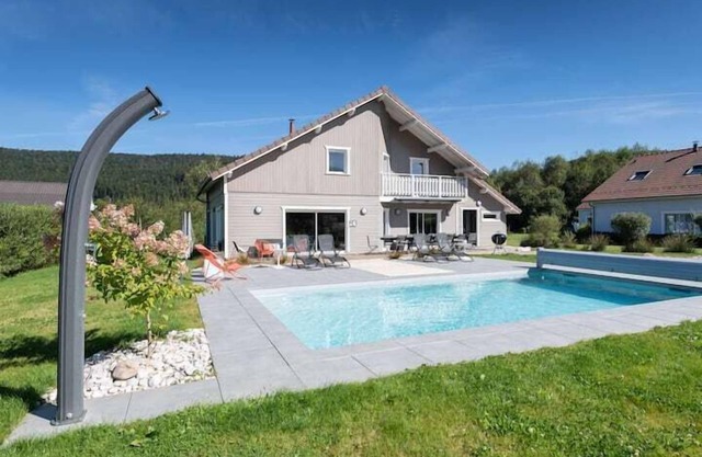 Magnificent Chalet Swimming pool, SPA, sauna, Hammam, Chalet du Bien-être