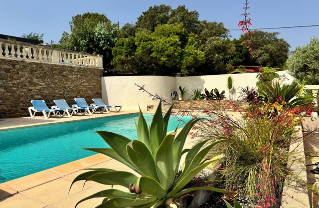 Magnificent 3-star air-conditioned gîte with swimming pool and parking in Bormes les Mimosas