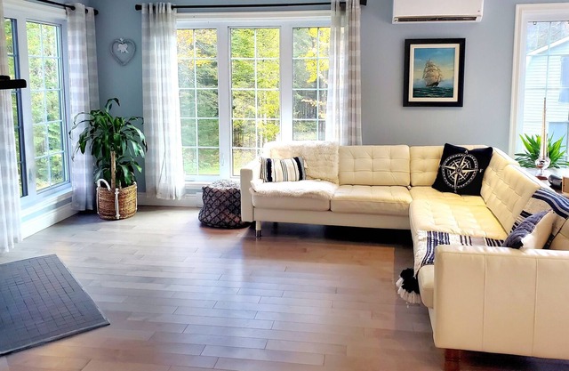 Magnificent large house 5 minutes from Magog