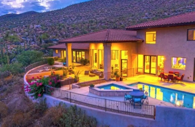 MAGNIFICENT MOUNTAINSIDE ESTATE W/STUNNING VIEWS!