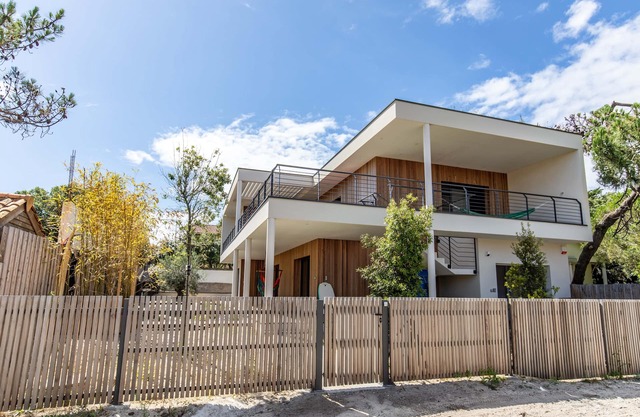 Magnificent new 9-person villa 150 m from the ocean