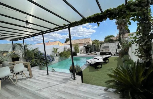 Magnificent new villa with swimming pool 6 travellers