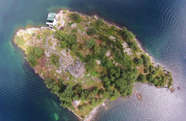 Magnificent Private Island in one of America’s Most Beautiful and Fun Rivers nn
