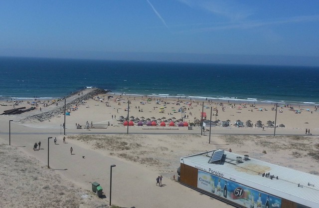 Magnificent sea views, large apartment suitable for families, on the beach
