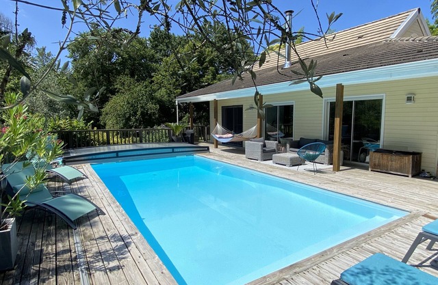 Magnificent vacation villa with swimming pool, jacuzzi and pétanque court