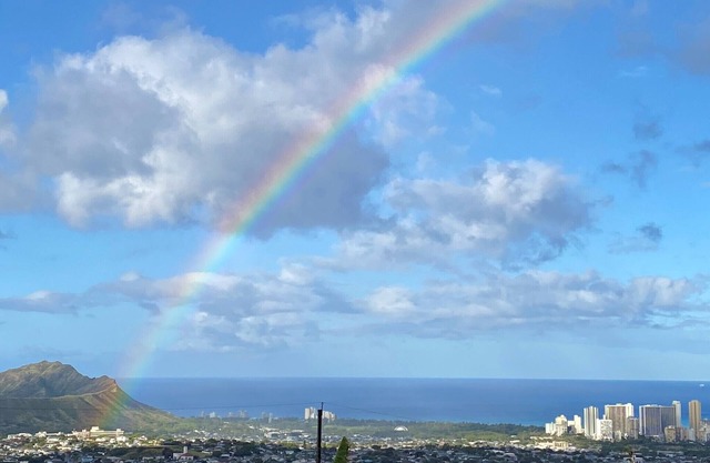 Magnificent views, spacious and breezy, affordable 3-bedroom home in Paradise