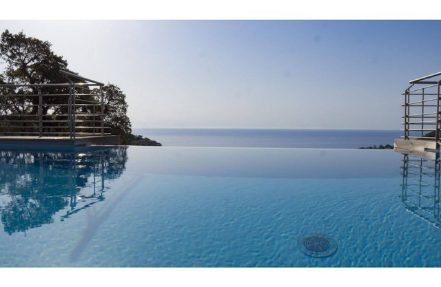 MAGNIFICENT VILLA 350 M2-MOUNTAIN SEA VIEW 10 to 20 pers Prox. Ste Lucie P-Vecchio