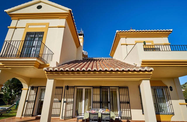 Magnificent Villa with Pool Next to the Sea, Chilches Costa