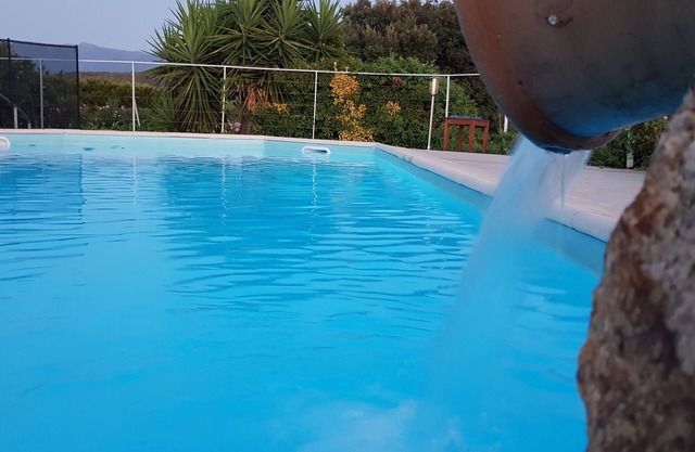 Magnificent villa with swimming pool and wooded garden