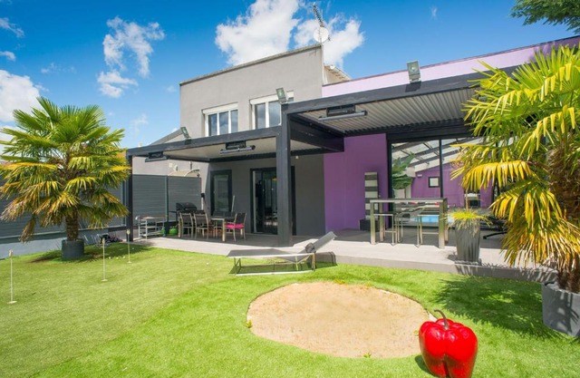 Magnifique villa esprit loft avec jacuzzi à Pringy