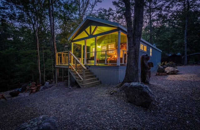 Magnolia Gem - Sleeps 2, SEASONAL creek, close to the park, river and lake!