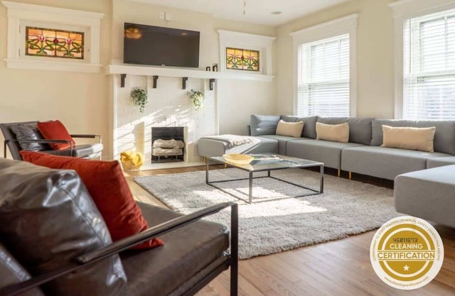 Magnolia on the Park | Spacious 4BR /ABODEbucks