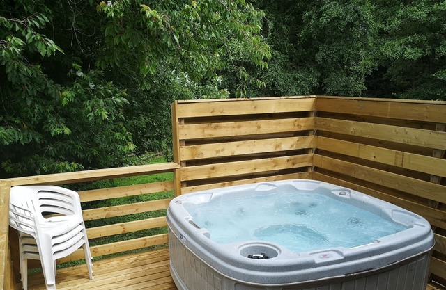 Magpie 3 HOT TUB HuntersMoon-Longleat-Warminster-Bath