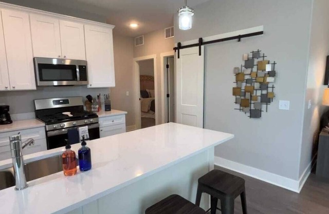 Main Floor charming 2 Bedroom Condo with King master suite in Bettendorf
