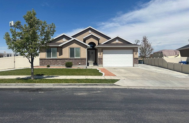 Main FloornCozy Spacious 3-bedroom 2-bath home in nWest Valley City
