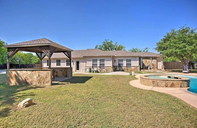 Main House · Heated Pool~Pool Table~SPA~Home Theatre~Sleeps-20
